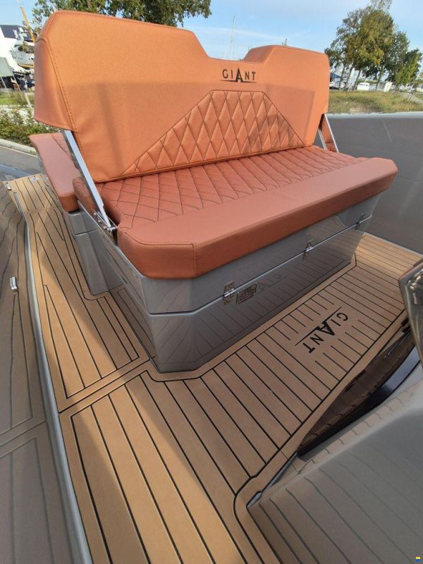 Giant 660 Tender