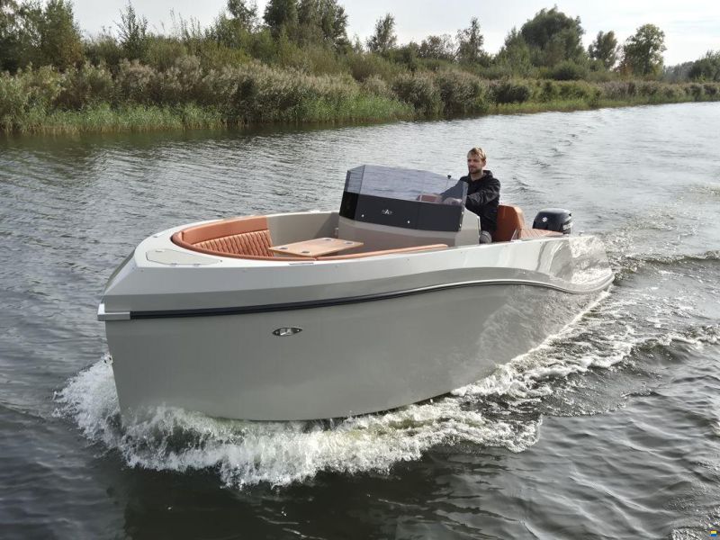Giant 660 Tender