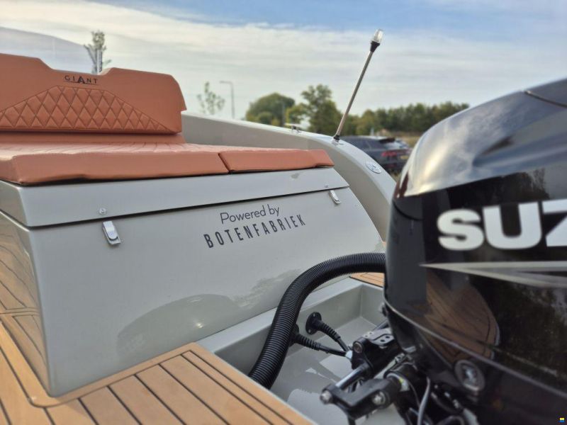 Giant 660 Tender