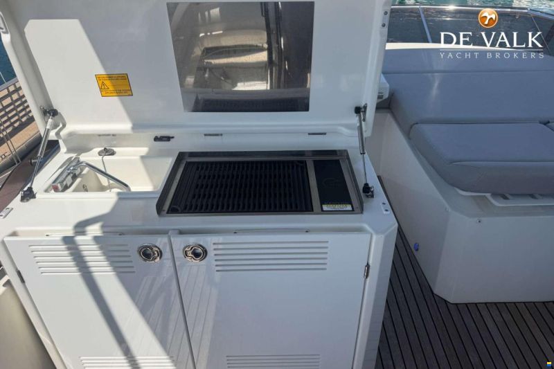 Jeanneau Prestige 50.