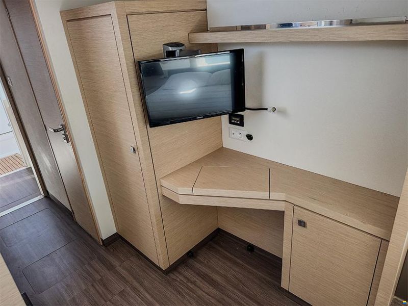 Fountaine Pajot Lucia 40
