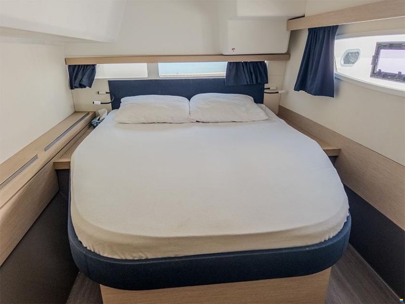 Fountaine Pajot Lucia 40