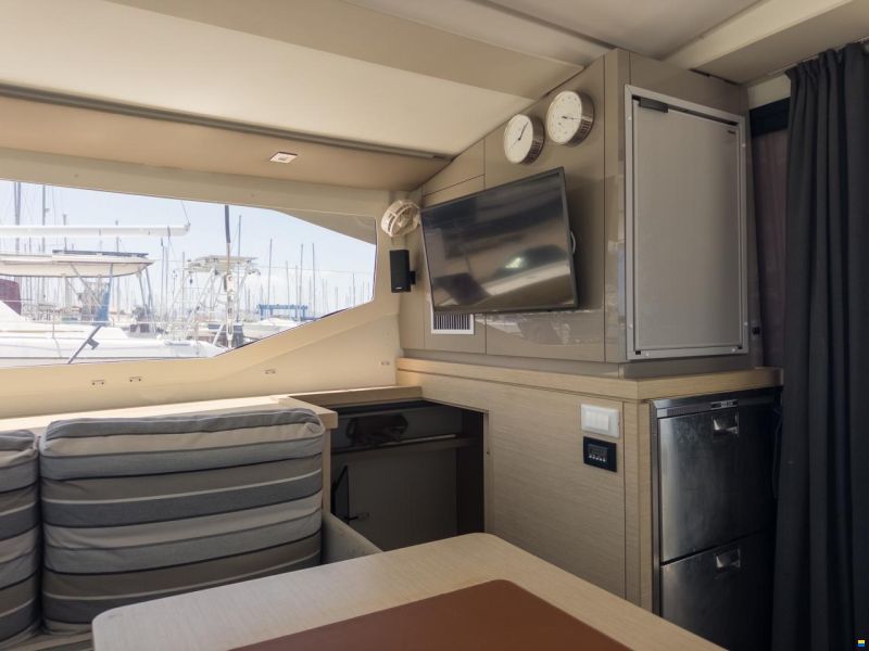 Fountaine Pajot Lucia 40