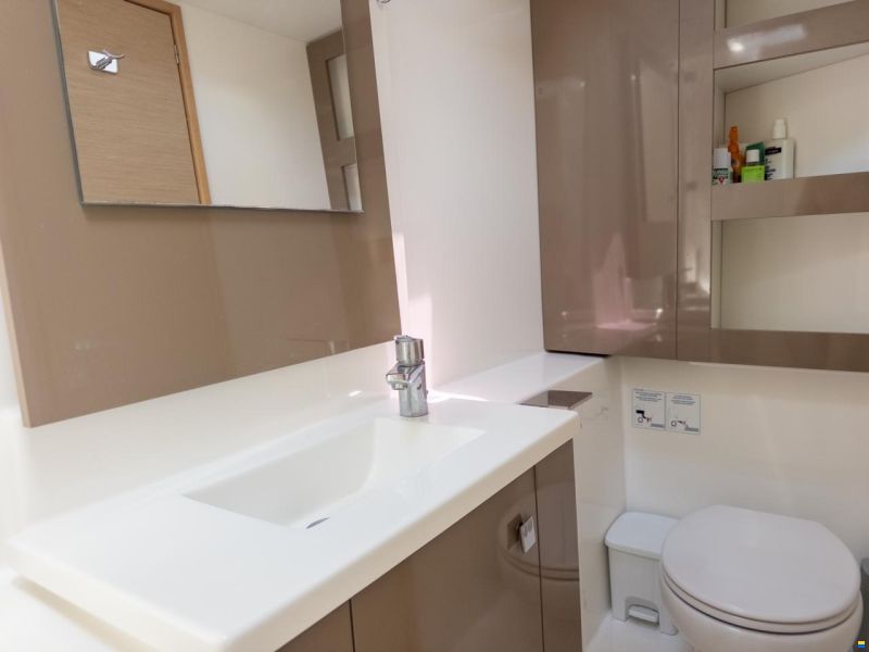 Fountaine Pajot Lucia 40