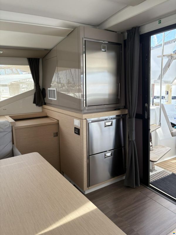Fountaine Pajot Lucia 40