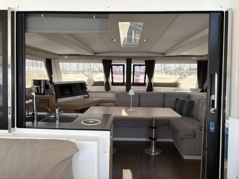Fountaine Pajot Lucia 40