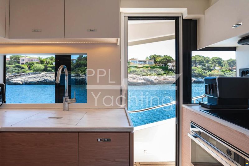 Beneteau Grand Trawler 62