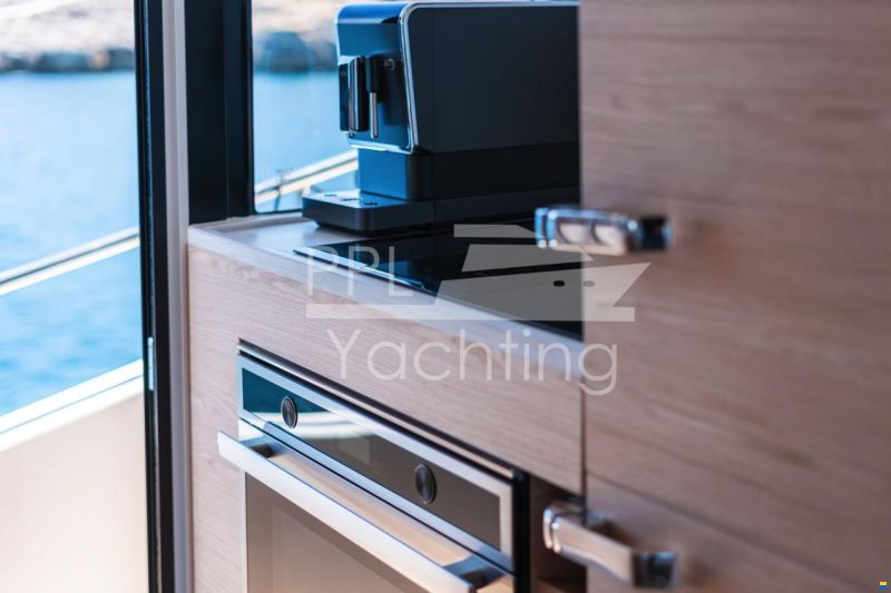 Beneteau Grand Trawler 62