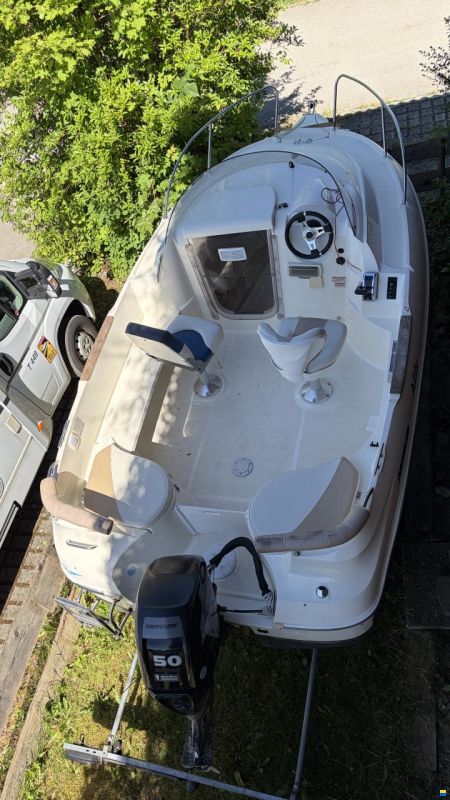 Quicksilver Activ 470 Cabin