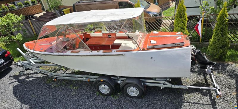 Classic Vintage Style Custom Motorboat