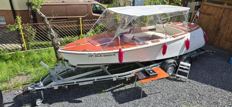 Classic Vintage Style Custom Motorboat