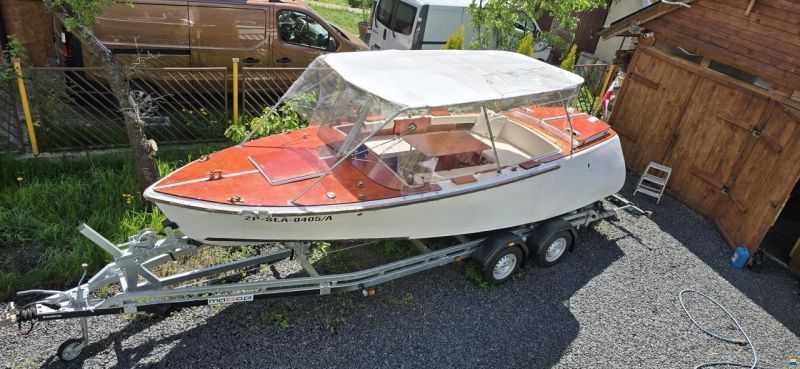 Classic Vintage Style Custom Motorboat