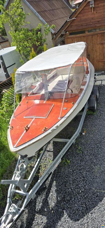 Classic Vintage Style Custom Motorboat
