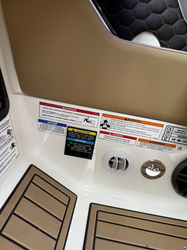 Sea Ray Sun Sport 250 SSE25E