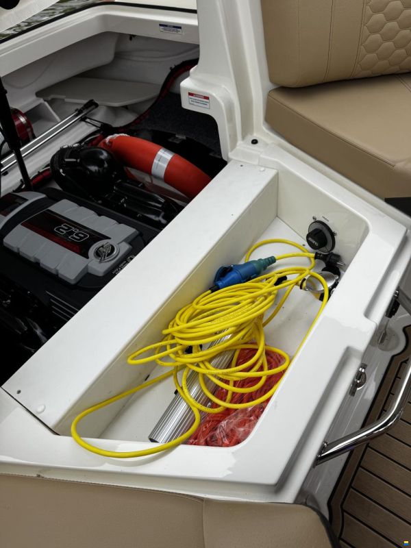 Sea Ray Sun Sport 250 SSE25E