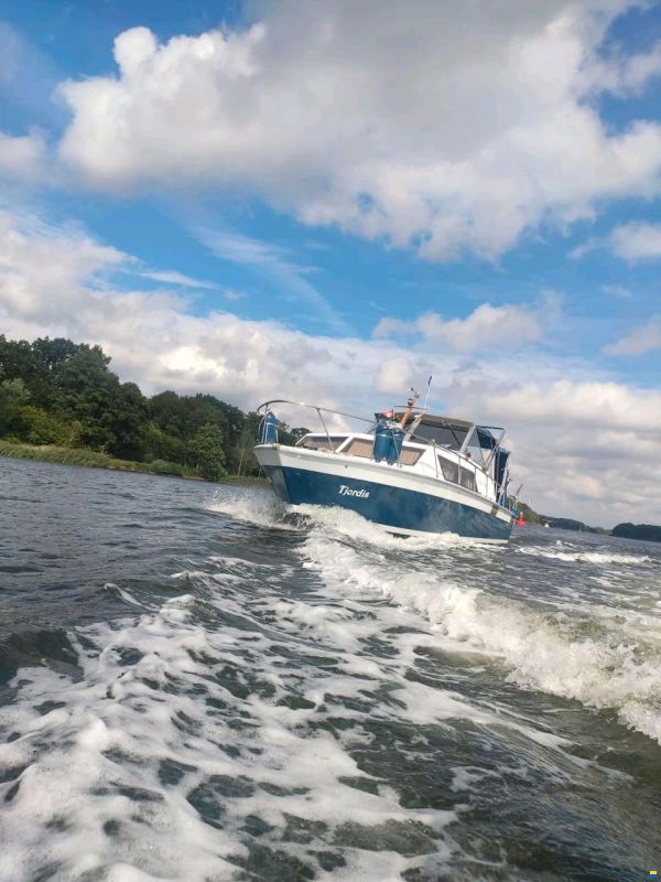 Chris Craft Express Cruiser 30