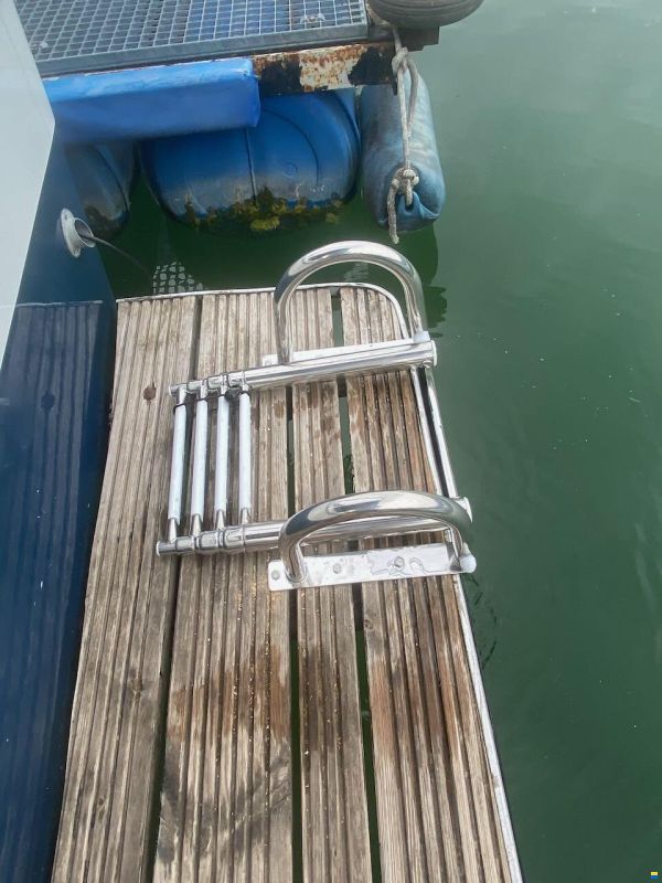 Chris Craft Express Cruiser 30