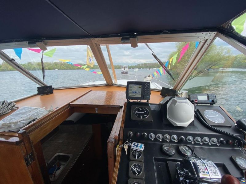 Chris Craft Express Cruiser 30