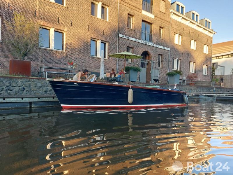 Open launch motorboot