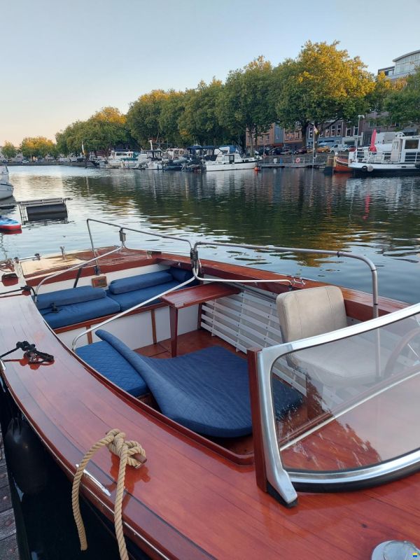 Open launch motorboot