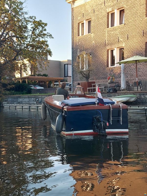 Open launch motorboot