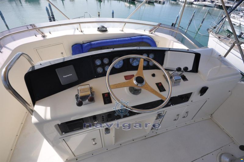Hatteras 38 SF