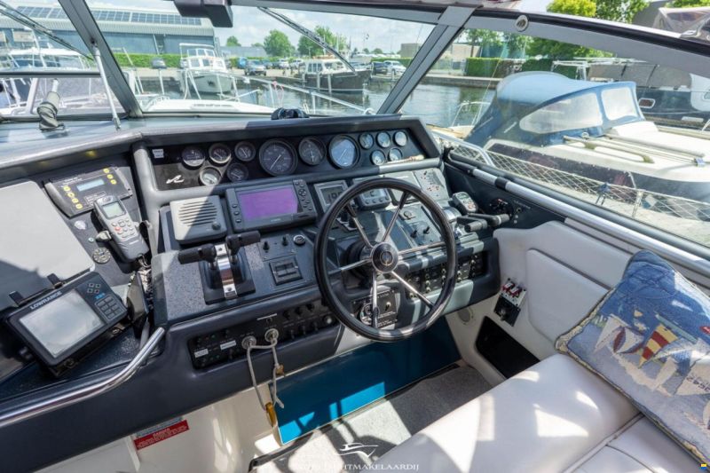 Sea Ray 370 Express Cruiser