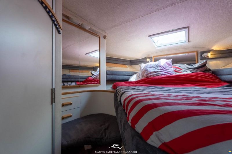 Sea Ray 370 Express Cruiser