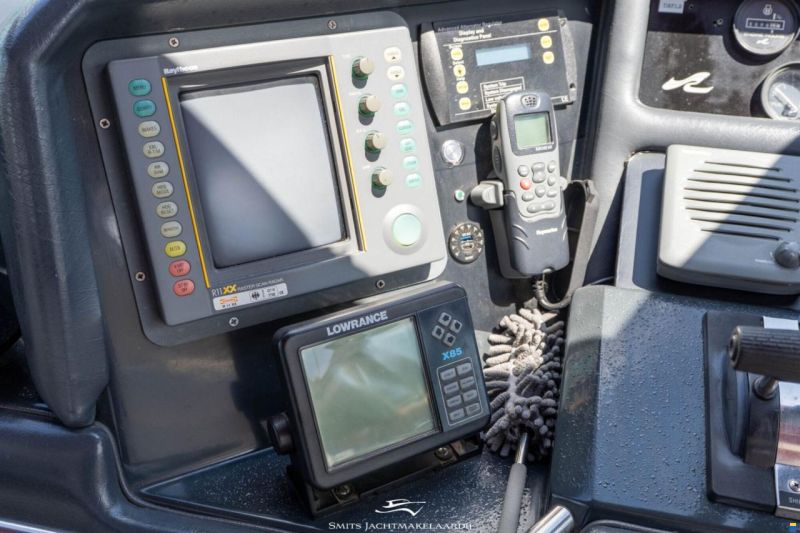 Sea Ray 370 Express Cruiser