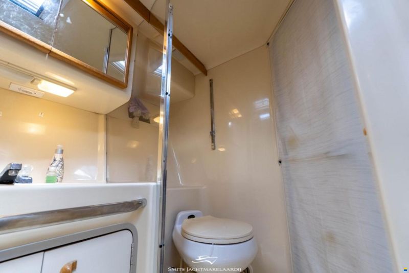 Sea Ray 370 Express Cruiser