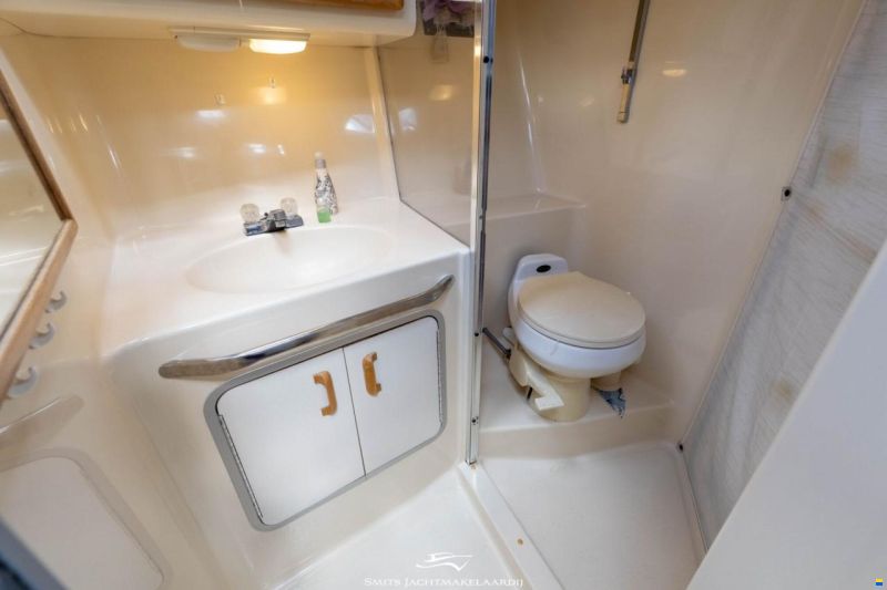Sea Ray 370 Express Cruiser