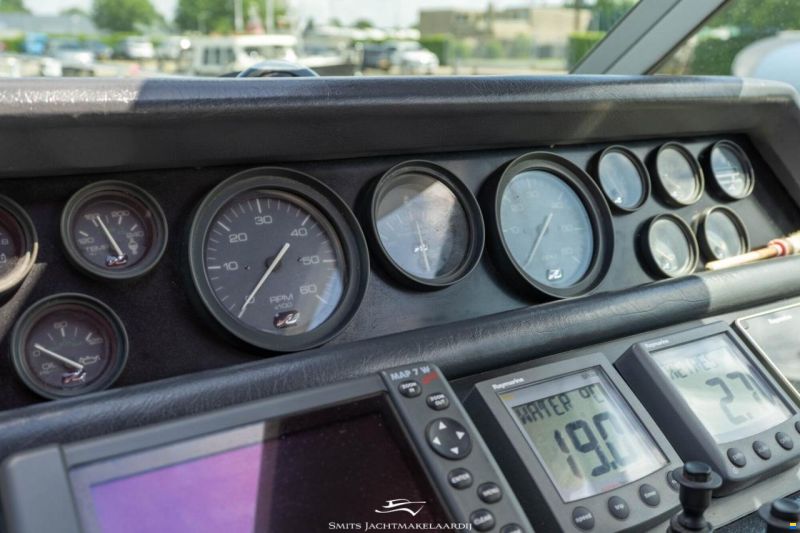 Sea Ray 370 Express Cruiser