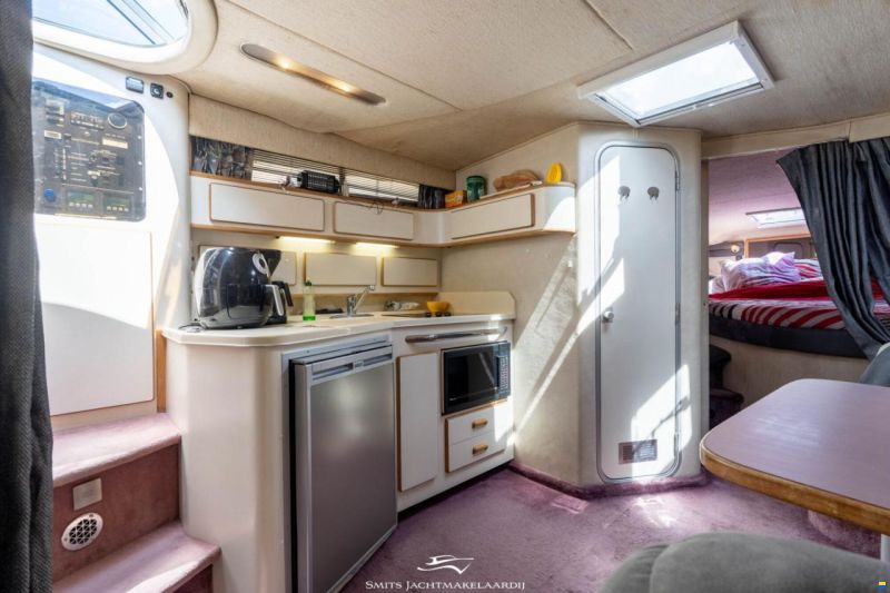 Sea Ray 370 Express Cruiser