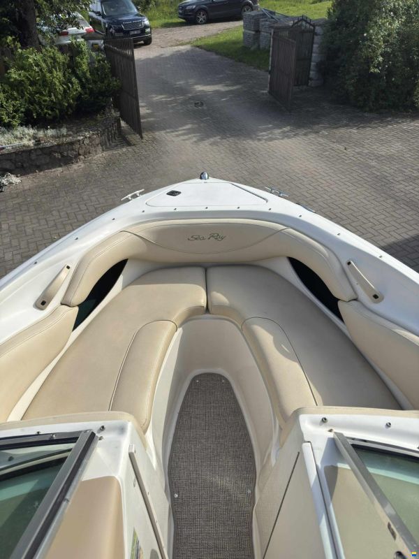 Sea Ray 210 Bowrider Signature