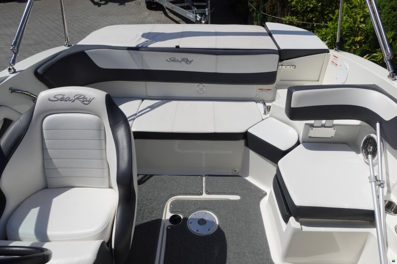 Sea Ray 190 SPXE & Trailer (1. Hand)