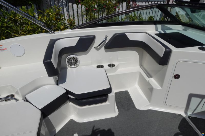 Sea Ray 190 SPXE & Trailer (1. Hand)