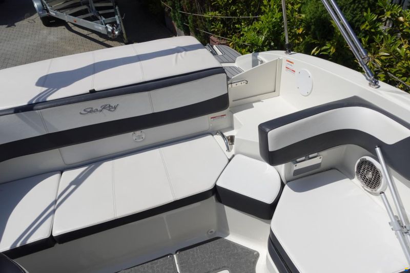 Sea Ray 190 SPXE & Trailer (1. Hand)