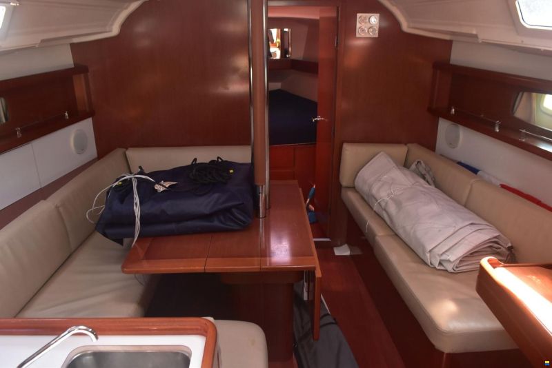 Beneteau Oceanis 37