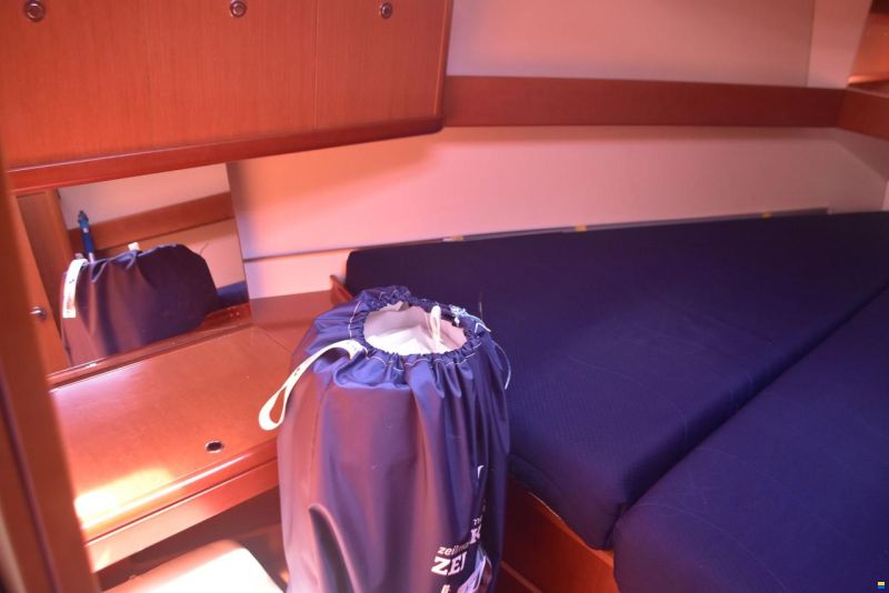 Beneteau Oceanis 37