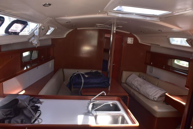 Beneteau Oceanis 37