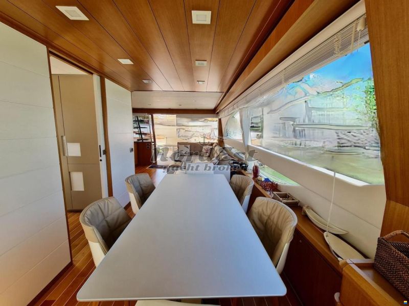Mochi Craft Dolphin 64 Cruiser