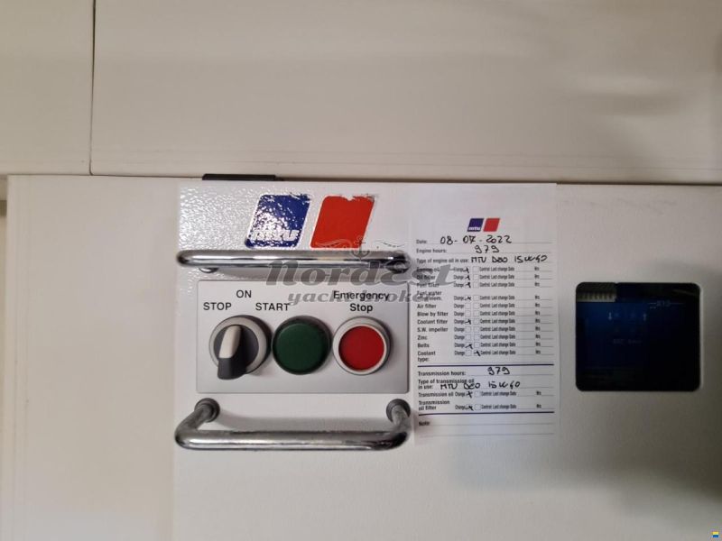 Mochi Craft Dolphin 64 Cruiser