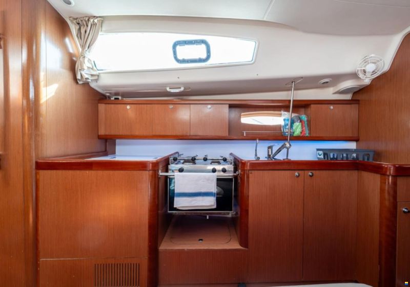 Beneteau Oceanis 43