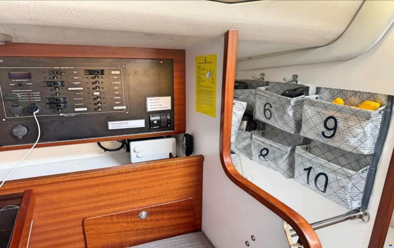J Boats 121