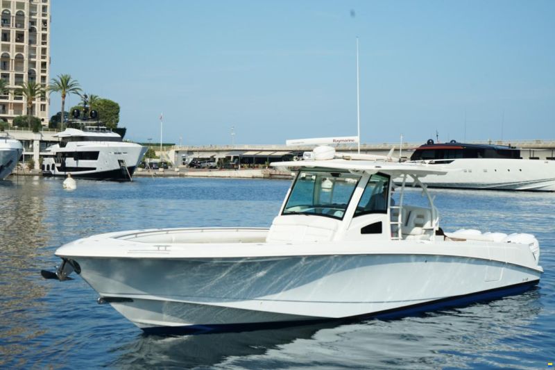 Boston Whaler Outrage 370