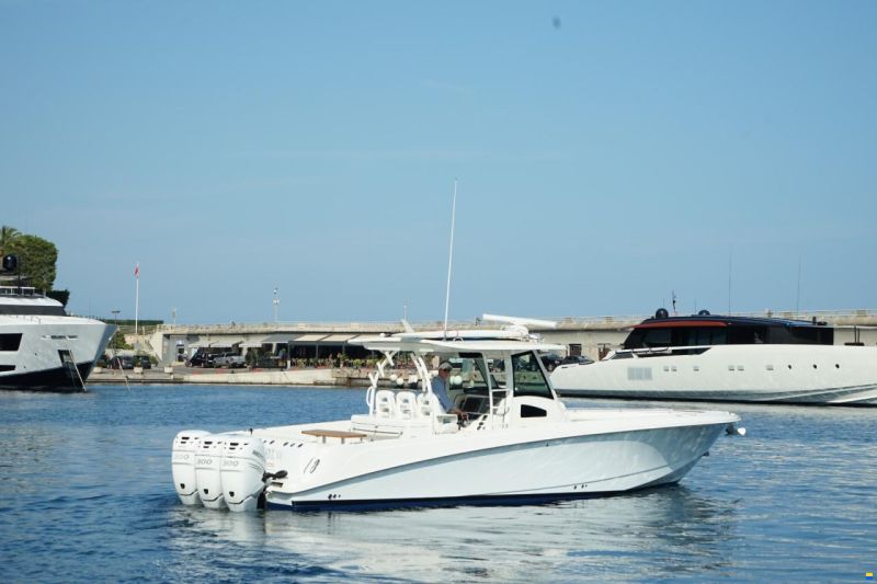 Boston Whaler Outrage 370
