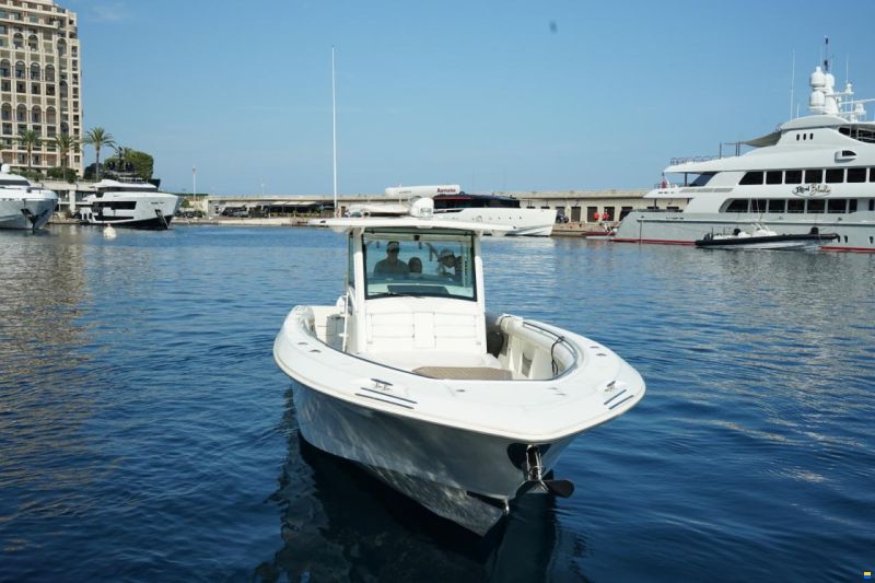 Boston Whaler Outrage 370