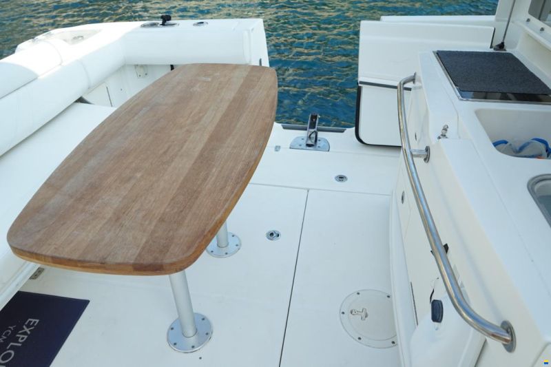 Boston Whaler Outrage 370