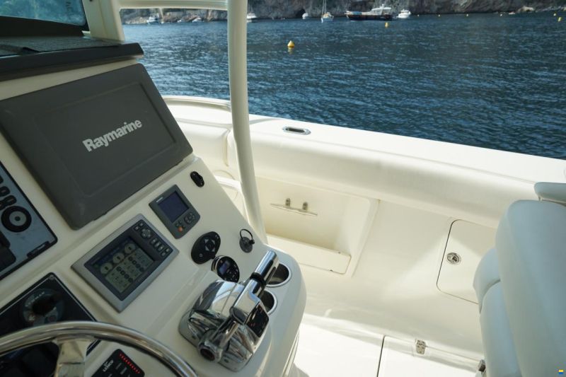Boston Whaler Outrage 370