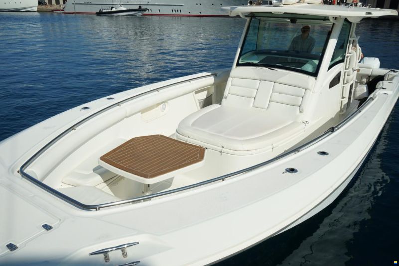 Boston Whaler Outrage 370